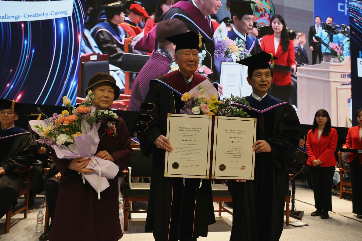 KAIST, '200억 기부' 이중근 부영그룹 해외 온라인카지노 벳위즈에 명예박사 학위 수여