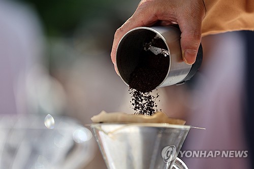 소비심리 위축에 커피·술부터 줄여…카페 매출 10% 급감