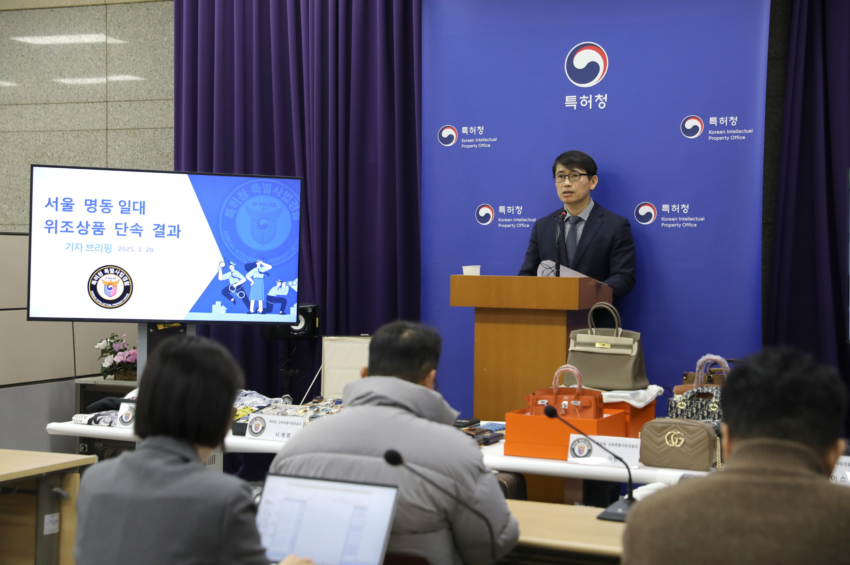 비밀공간서 외국인 대상 위조상품 판매일당 적발…시가 200억원 상당