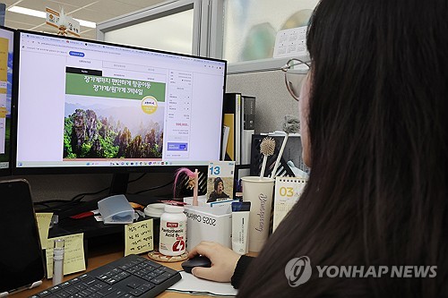 정부, 중국인 단체관광객 '한시 비자면제'…3분기 시행