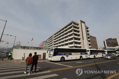 주한미대사관 "온라인카지노사이트비자 인터뷰 예약 유동적…안전위협 여부도 확인"