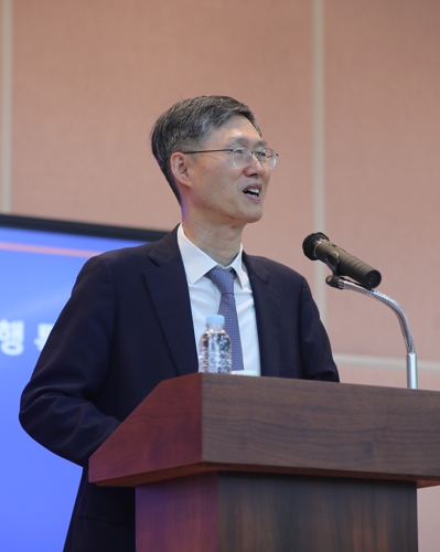 문형배 전 헌재소장 춘천 강연…"진보든 보수든 수긍할 수 있는 원칙 쌓아야"