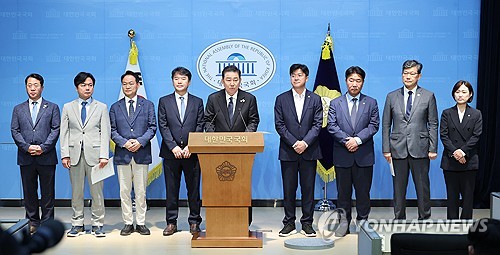 민주 원내대표단 구성 완료…소통수석·민생 부대표 신설