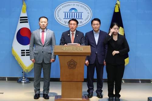 국민의힘 "법사위원장 주면 외통·국방·정보위원장 넘길 것"