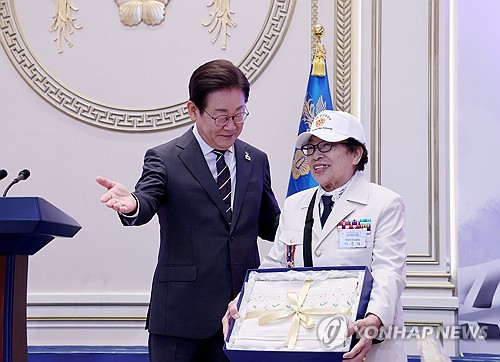 이 대통령, 국가유공자 청와대 초청 오찬…"희생에 특별한 예우를"
