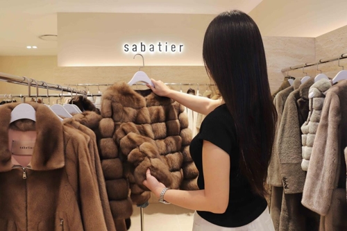 "불볕더위인데 온라인 카지노 합법 사이트 불티"…신세계백화점, 온라인 카지노 합법 사이트 프리오더 행사