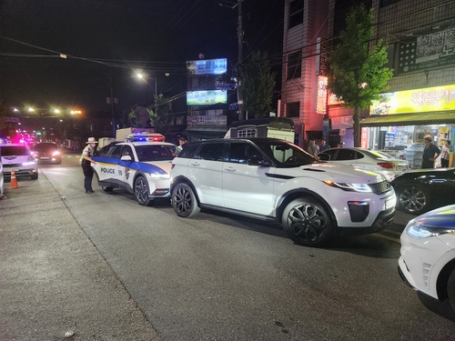 음주·무면허에 순찰차 파손까지…'<em class='find'온라인카지노 벌금 유니벳</em' 운전자 체포