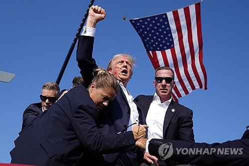 트럼프 '암살 시도' 1년...측근들 "트럼프, 신이 살렸다고 믿어"