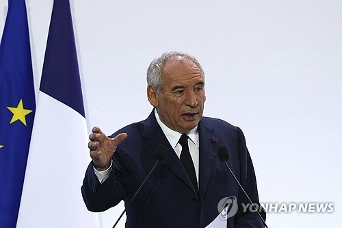 "공휴일 이틀 줄이겠다" 프랑스 정부 발표에 야권·노동계 반발