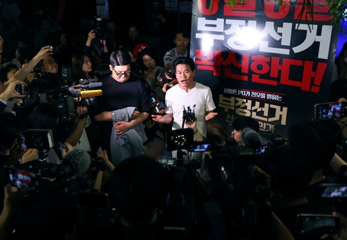 국민의힘 "전한길 이미 입당"...김용태 "극단 세력과 절연해야"