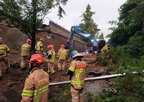 경기도, '오산 해외 온라인카지노 벳위즈붕괴' 유사 도로시설 긴급 <em class='find'전수점검</em