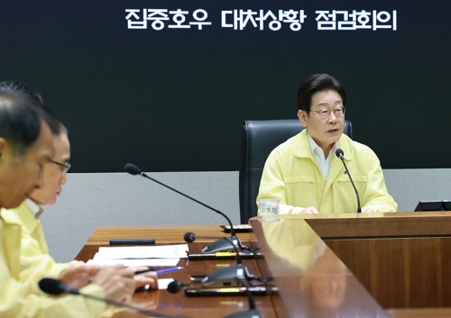 갤럽 "이 대통령 직무 수행, 긍정 64%·부정 23%"