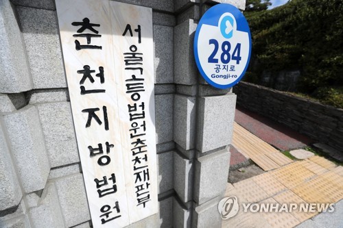 "내 캐릭터를 처치해?" 함께 게임하던 8살 아들 폭행…말리는 아내 흉기 위협