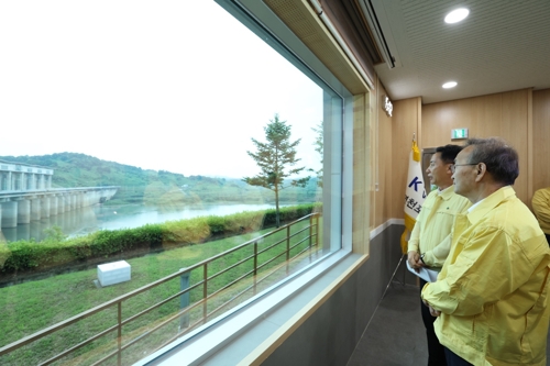 북한, 사전 통보 없이 임진강 황강댐 방류…수위 상승