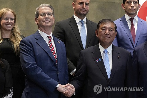 <em class='find'>이시바</em> 일본 총리, 미 재무장관 만나 "정력적인 관세협의 지속"