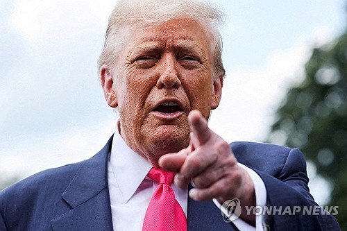 "엡스타인에 음탕한 생일편지"보도에 트럼프, 14조원대 소송