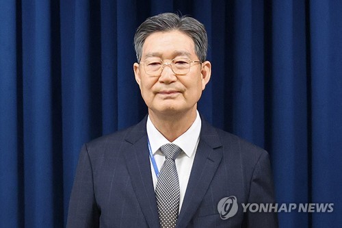 '닷새만에 사퇴' 오광수 전 민정수석, 과거 소속 로펌 취업 승인