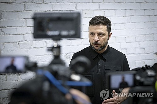 <em class='find'>젤렌스키</em>, 러 푸틴 정권 교체 주장…"주변국 불안정화 꾀할 것"