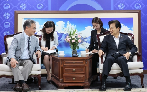 정동영, 조셉 윤 美대사대리 만나…"북미회담 지지"