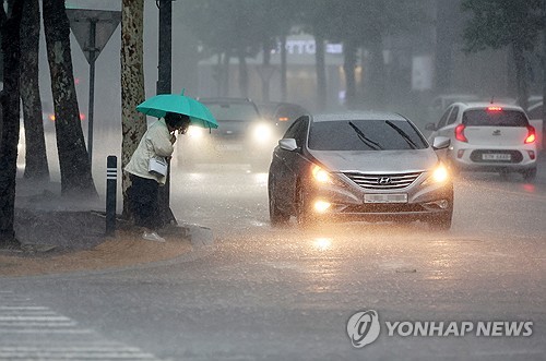 폭염 뒤 곧장 폭우…내일 밤부터 시간당 80㎜ 물벼락