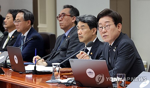 이 대통령 "벌떼입찰·로또분양 문제…샌즈 카지노 사이트개발 이익 환수하라"