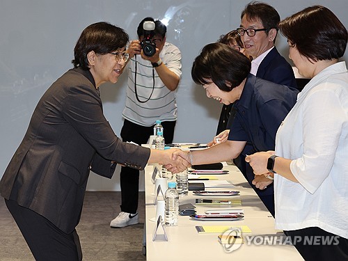 정은경 "1년 반 의정갈등 불편…온라인카지노 합법사이트·가족에 깊은 사과"