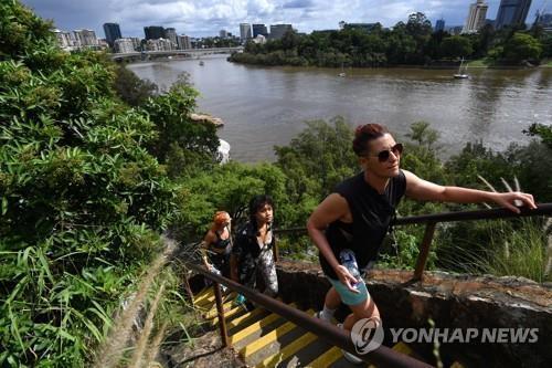 "더 빨리 많이 걸으면…<em class='find'1온라인카지노 쿠폰</em 이하여도 심혈관질환 위험 줄어"