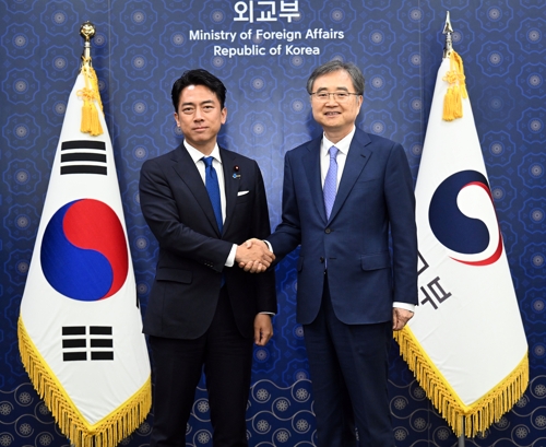 조현 외교장관, 고이즈미 일본 농림상 면담…<em class='find'>한일</em> 협력방안 논의