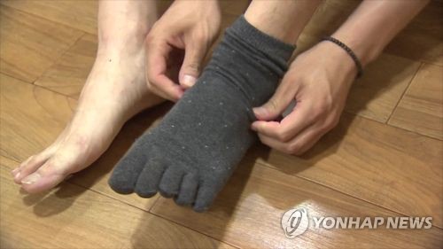 양말에 지폐 다발 숨겨 나와 도박으로 탕진…은행 돈 4억 훔친 직원