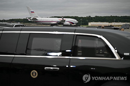 전 CIA 국장 "푸틴, 트럼프 리무진에 칩 부착했을 수도"