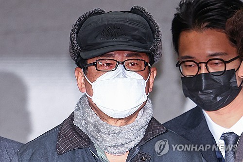 [단독] 입 닫은 에볼루션 카지노 사이트…특검, '단골 무속인' 면회 주목