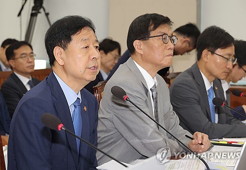 구윤철 '코스피 카지노배팅법' 질문에 "10 정도"…투자자들 성토 이어져