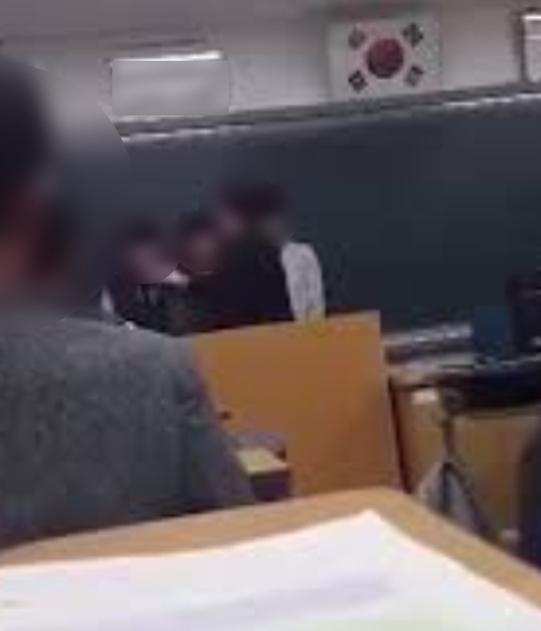 학생들 세워놓고 연달아 따귀 '철썩'…가해 교사는 이미 <em class='find'온라인카지노 조작 유니벳</em