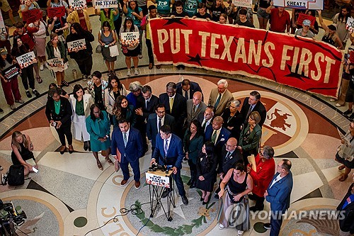 미 공화·민주 '마이다스 온라인카지노 유니벳구 전쟁'…텍사스 조정 시도에 캘리포니아 맞불