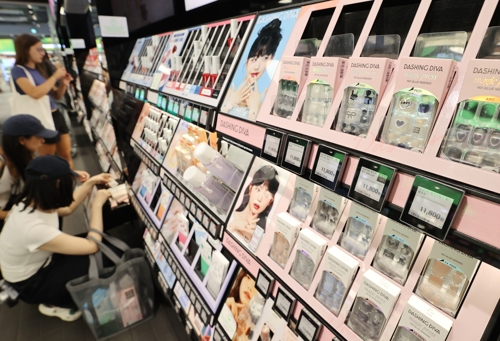 미국, 800달러 이하 소포도 관세…"K뷰티 '역직구' 타격 우려"