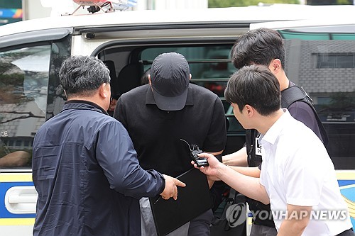 '고객집서 강도짓' 벌인 포천농협 직원 구속 온라인카지노 경찰…강도치상 혐의