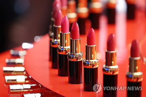 '23만원 립스틱' 루이뷔통 뷰티 첫 선...립스틱 케이스 가격 '깜놀'