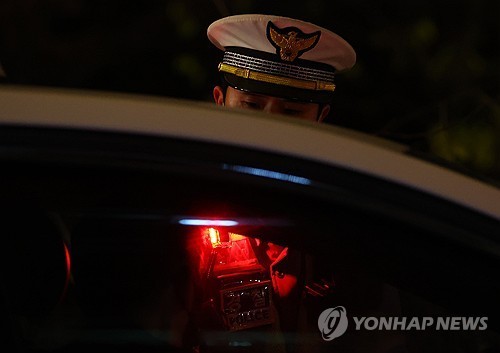 현직 경찰관이 음주온라인카지노 벌금 벳무브 사고 뒤 1㎞ 도주…"직위해제 조치"