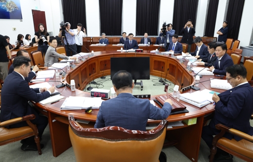 "'이 대통령 피습' 테러 지정 말자는 국정원 특보 보고서 확인"