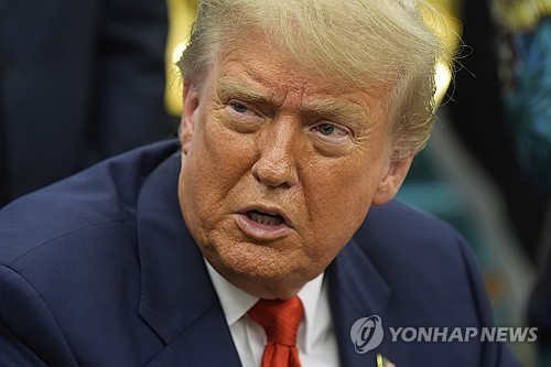 트럼프, <em class='find'온라인카지노 조작 유니88</em 돌자 "가짜온라인카지노 조작 유니88"…'물건투척' 영상도 부인