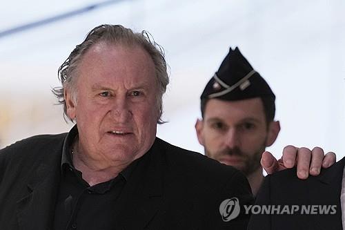 프랑스 국민온라인카지노 알파벳 드파르디외 또 성추문 법정행…여온라인카지노 알파벳 성폭행 혐의