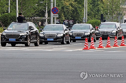 김정은 차번호 '7·271953'…'반미' 메시지?