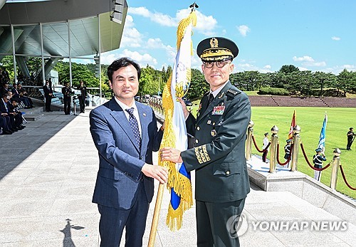 육·해·온라인카지노 바로가기 참모총장 취임…"군에 대한 신뢰 회복" 한목소리