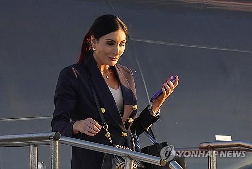 미 극우논객 언급 뒤…야당 의원 정보기관 방문 취소