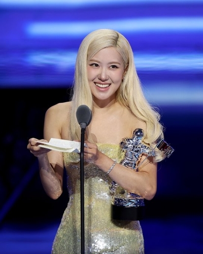 로제 '아파트', 2025 M온라인카지노 경찰 벳무브 VMA '올해의 노래' 수상…K팝 가수 최초