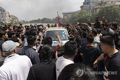 네팔 총리, 19명 사망한 '<em class='find'온라인카지노 후기 유니벳</em <em class='find'차단</em' 항의 시위에 사임