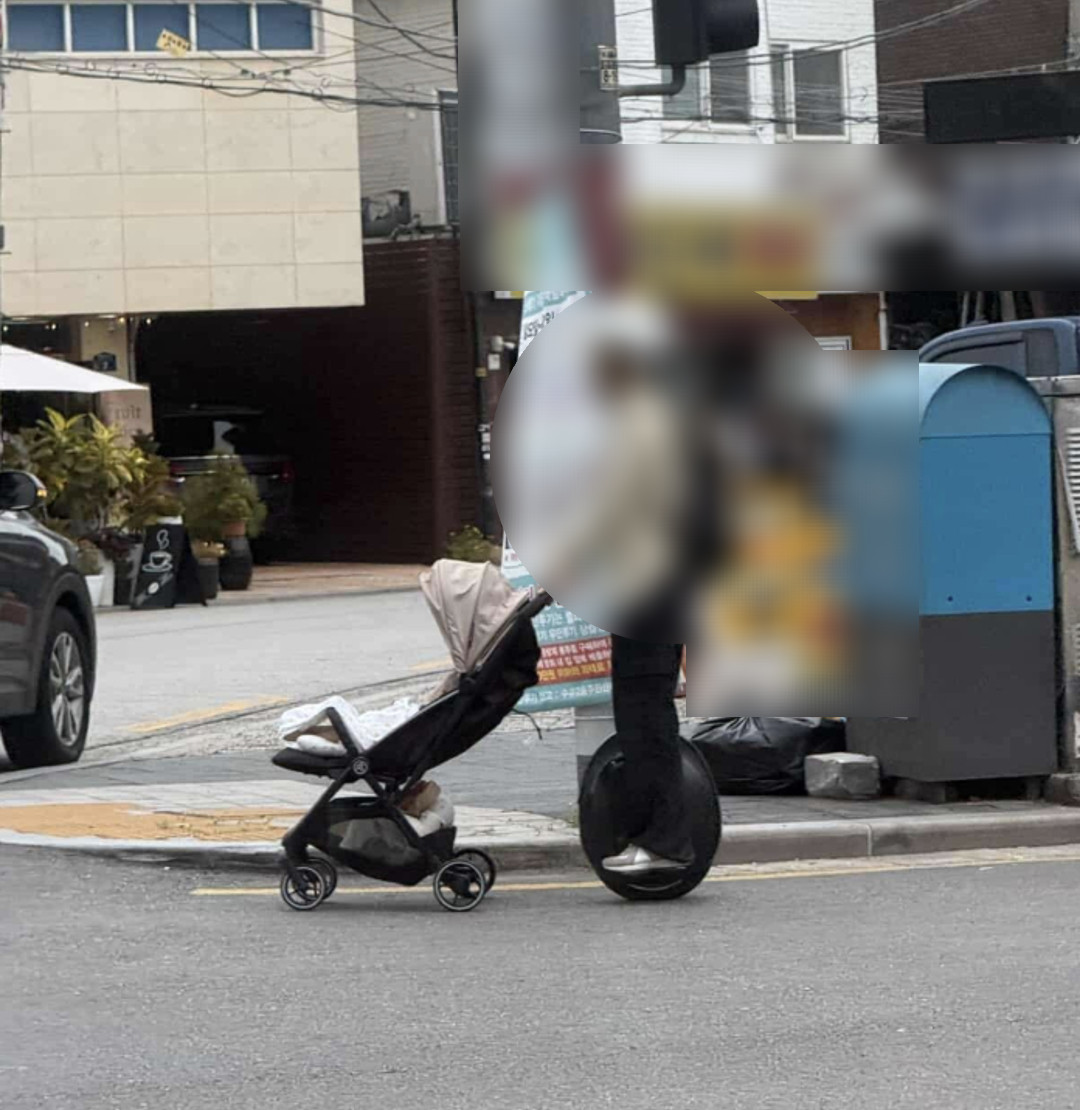 <em class='find'마이다스 온라인카지노 유니88</em 타며 유아차 미는 남성…"아기를 에어백으로 쓰나" 비판