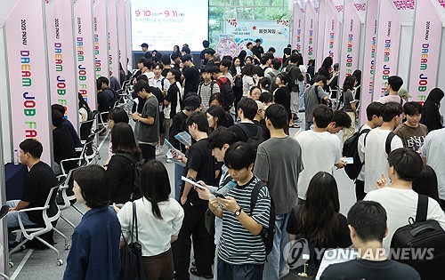 신입 온라인 카지노 불법인데 "경력 없냐"…대기업 '중고 신입' 선호 강화