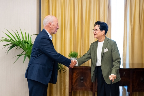 이재현 <em class='find'카지노사이트</em 회장, 유럽 현장경영…“K-웨이브 놓치지 말아야”