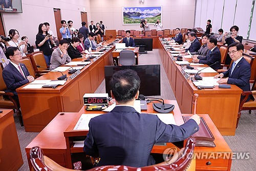 여야, 특위서 'APEC 성공 개최·한반도 평화' 결의안 의결